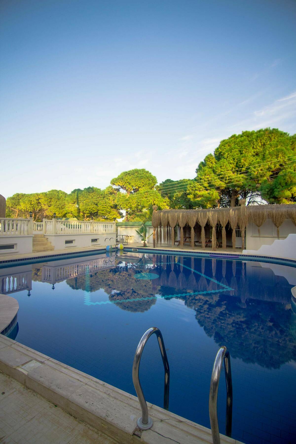 The Pine Bay Club Hotell Kerýnia Eksteriør bilde